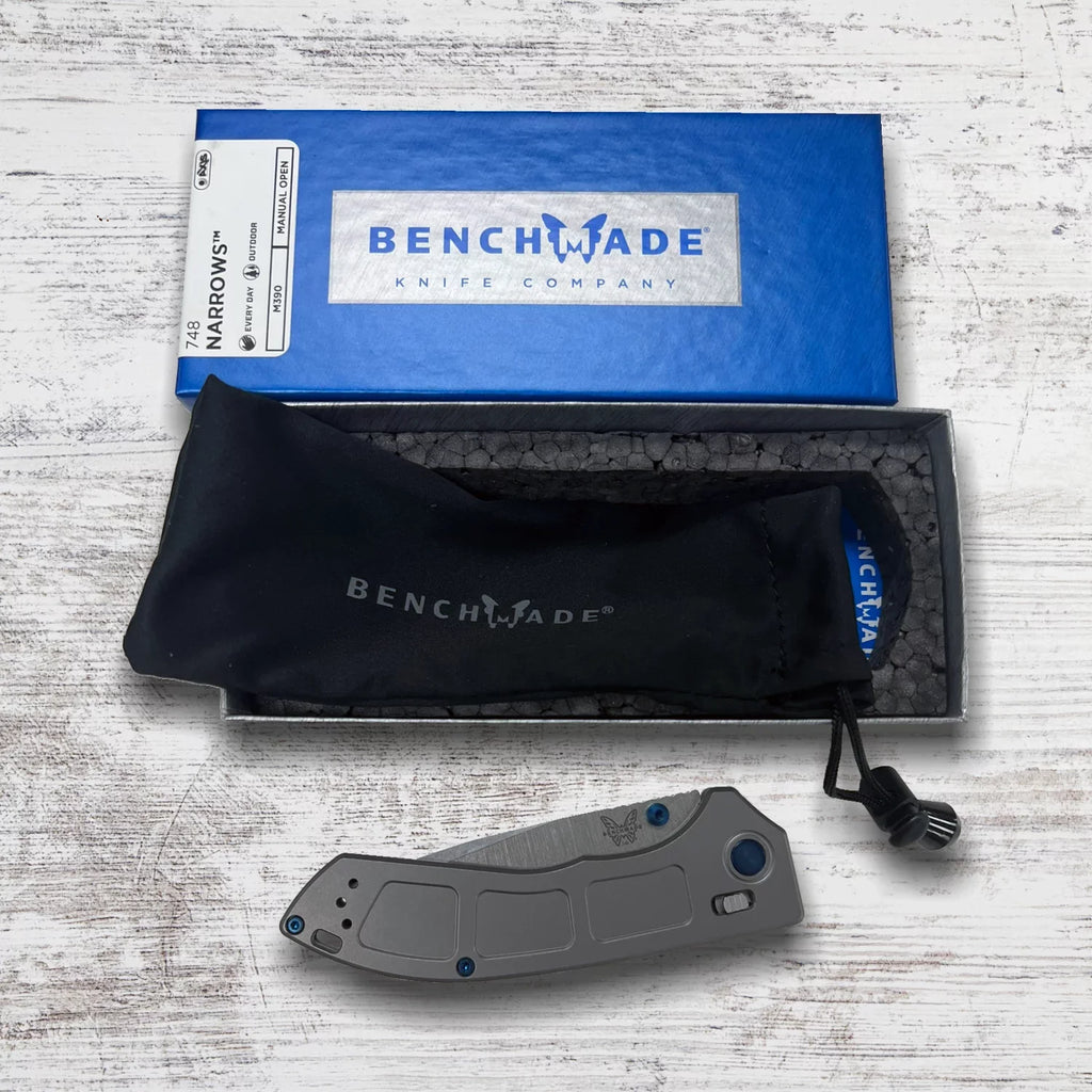 3.43-Inch Folding Blade Titanium M390 Narrows Knife Handle Steel 748 Benchmade