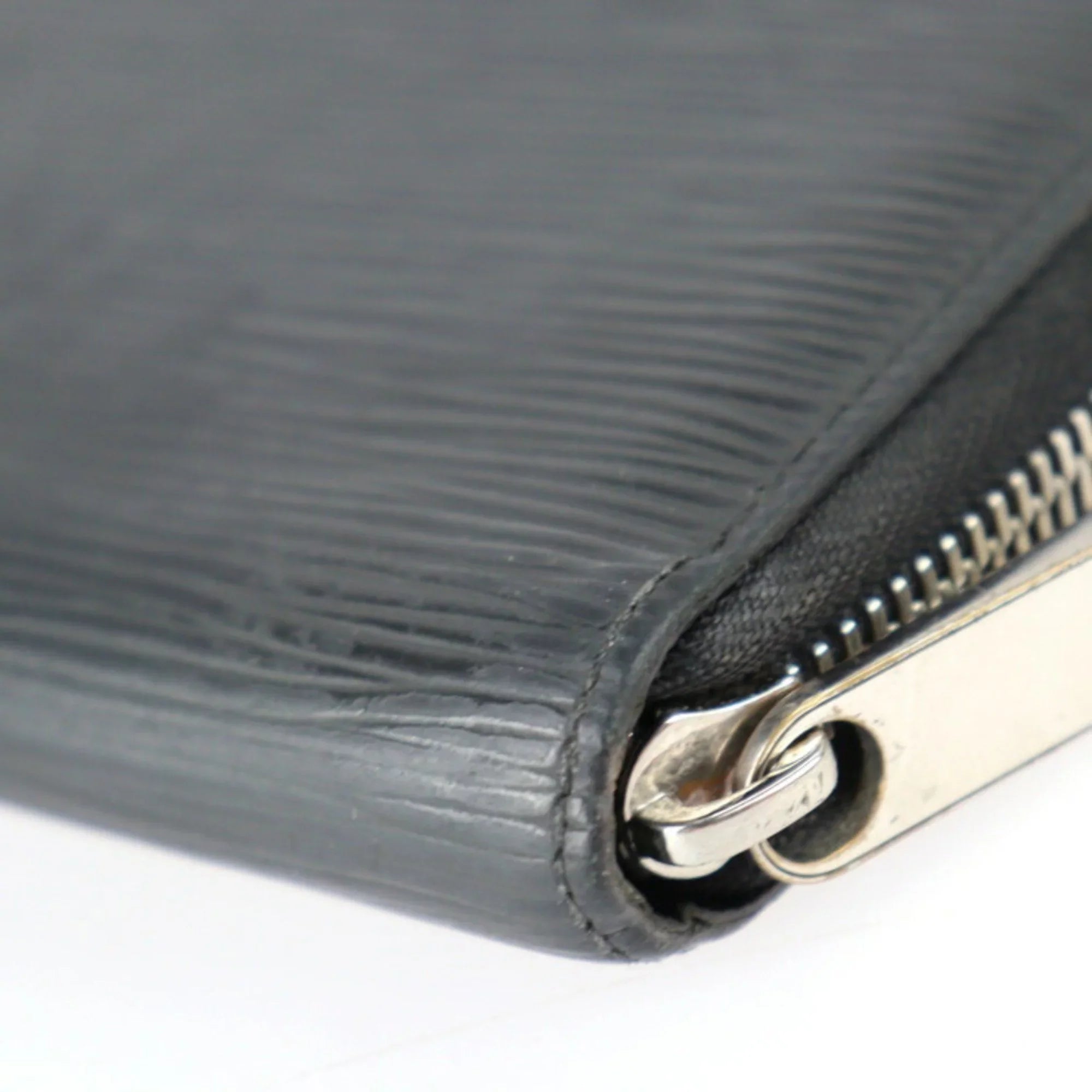 Long Louis Zippy (Good) Wallet Zipper Black Round Leather LOUIS VUITTON Silver M61857 Pre-Owned Vuitton Epi Hardware