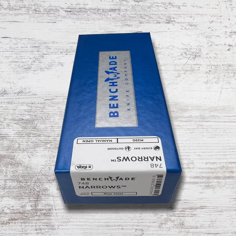 3.43-Inch Folding Blade Titanium M390 Narrows Knife Handle Steel 748 Benchmade