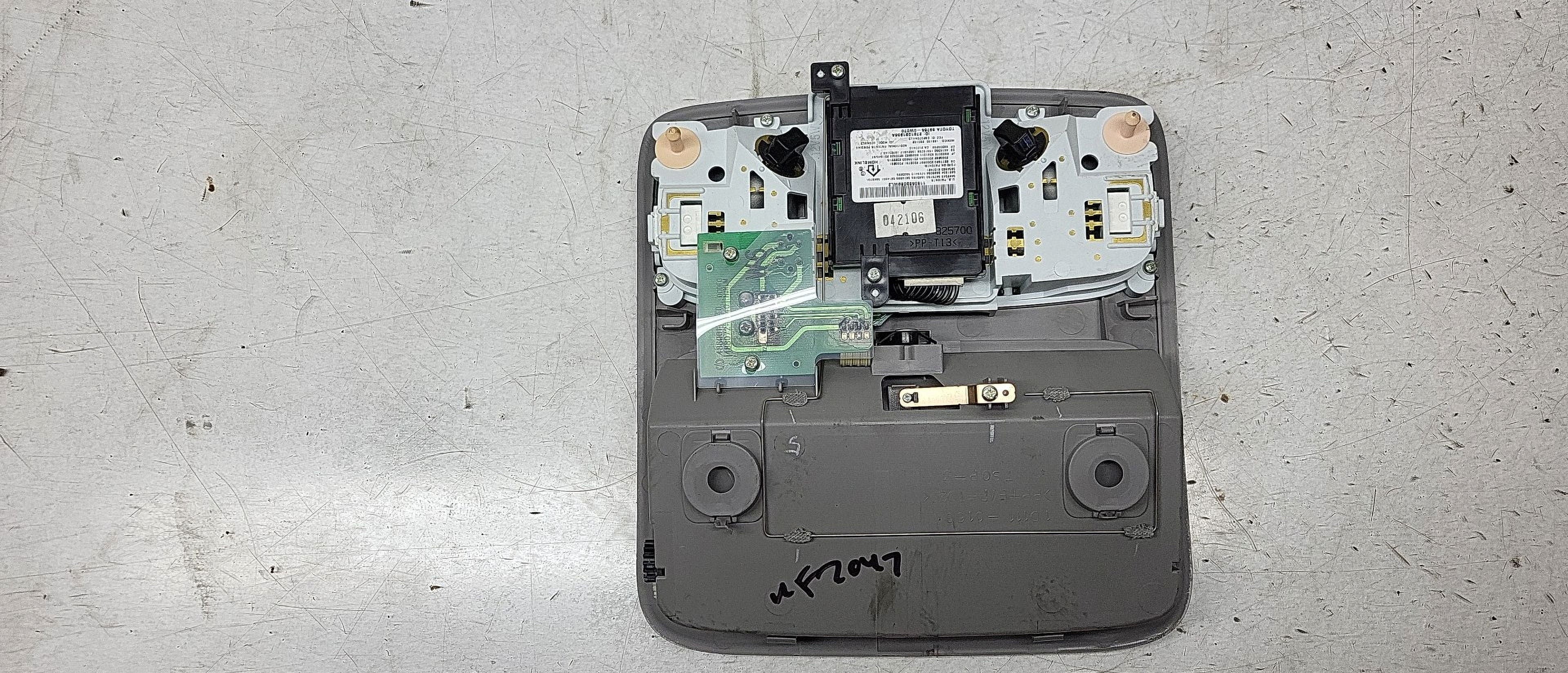 Garage Opener 2006 Highlander Overhead 06 Toyota with Door OEM (Good) Pre-Owned Console Roof
