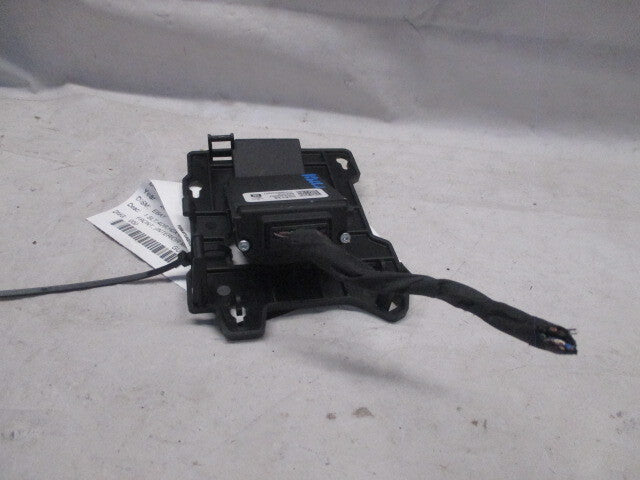 Front Pre-Owned XL 1500 Rear 2015 (Good) Mirror GMC Yukon OEM View Camera Mount