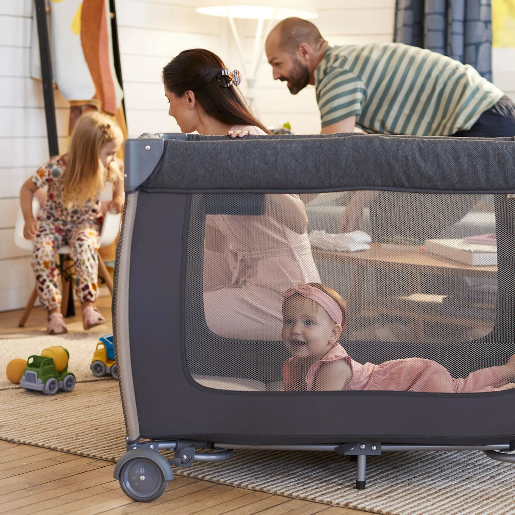 Full with Monbebe Point Rocking Bassinet, Size Castle Yard Play