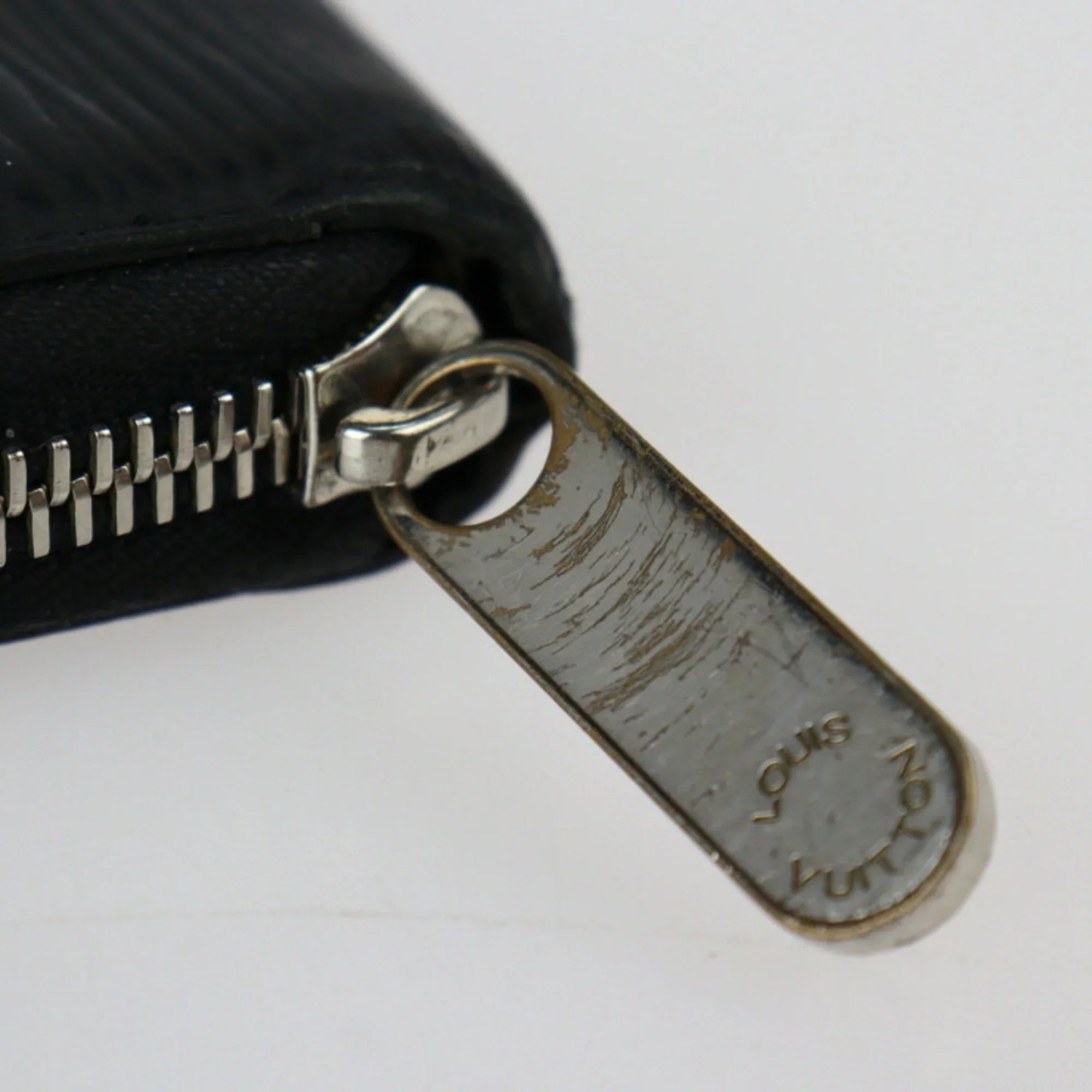 Long Louis Zippy (Good) Wallet Zipper Black Round Leather LOUIS VUITTON Silver M61857 Pre-Owned Vuitton Epi Hardware