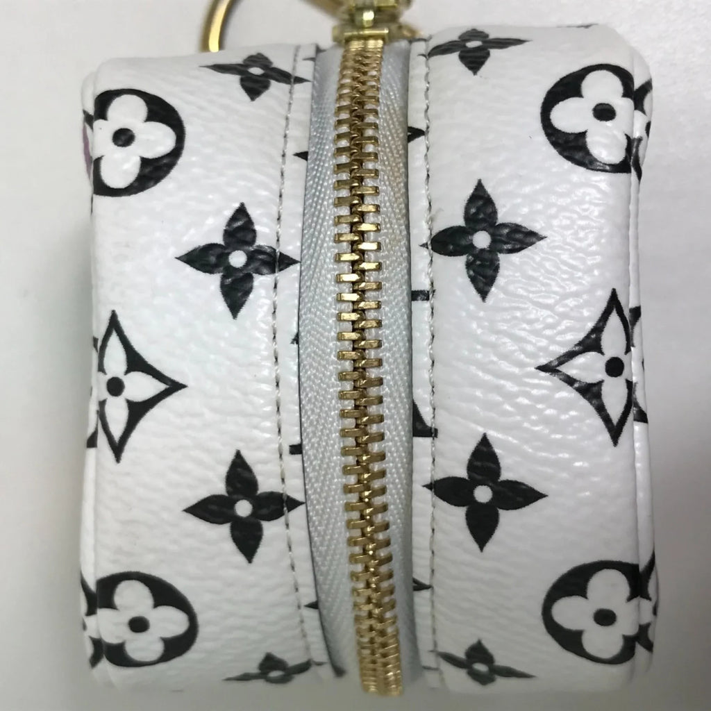 Pouch Accessory (Good) Giant Cube VUITTON Women's Monogram Pre-Owned LOUIS White/Multicolor Portomone M67669 Canvas