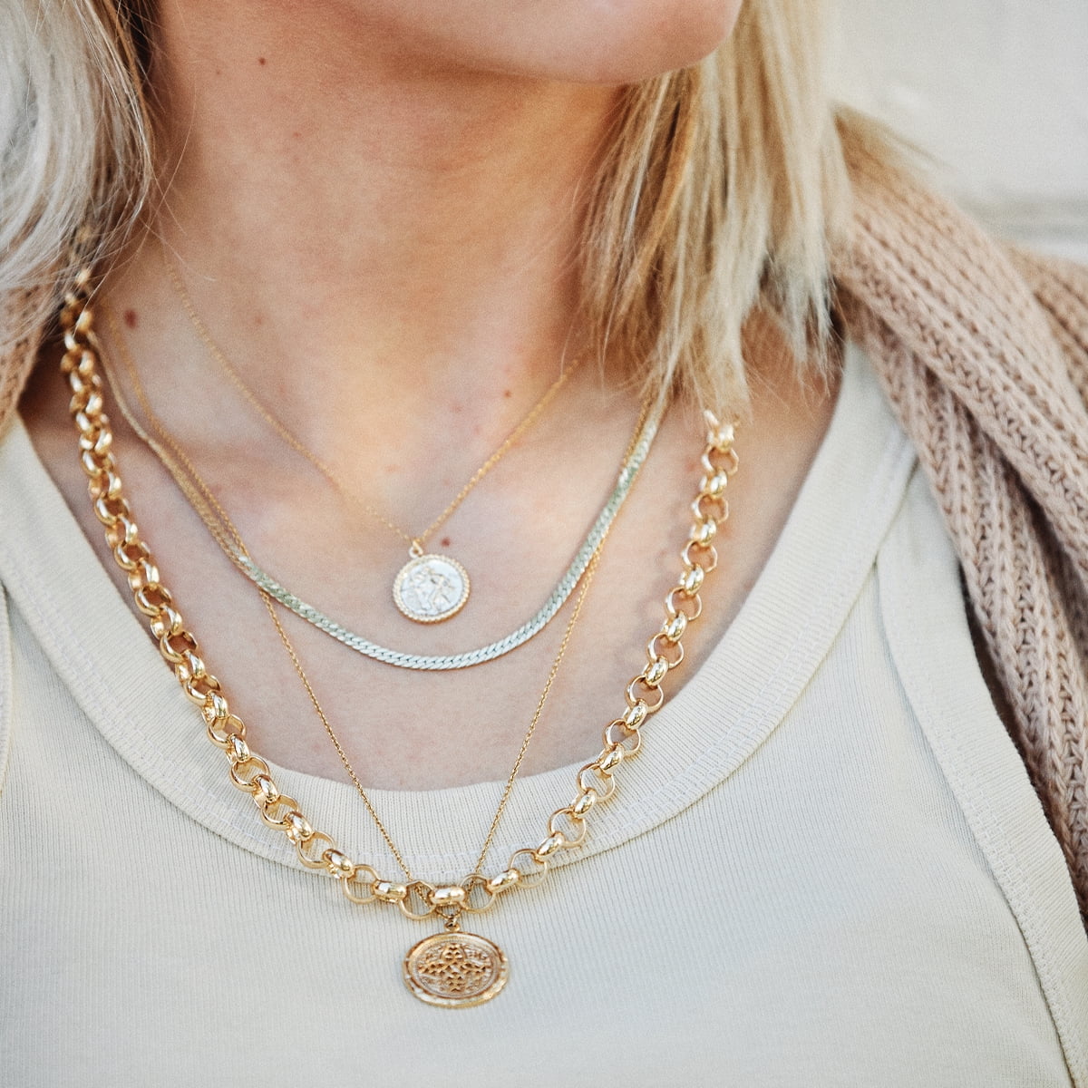 Necklace Round Medallion Rosette Gold sanctuaire Coin