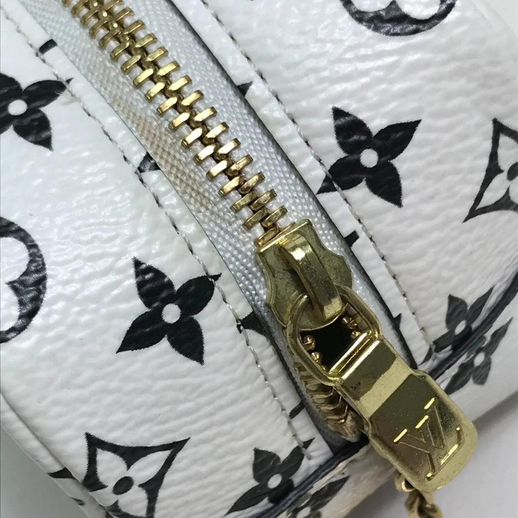 Pouch Accessory (Good) Giant Cube VUITTON Women's Monogram Pre-Owned LOUIS White/Multicolor Portomone M67669 Canvas