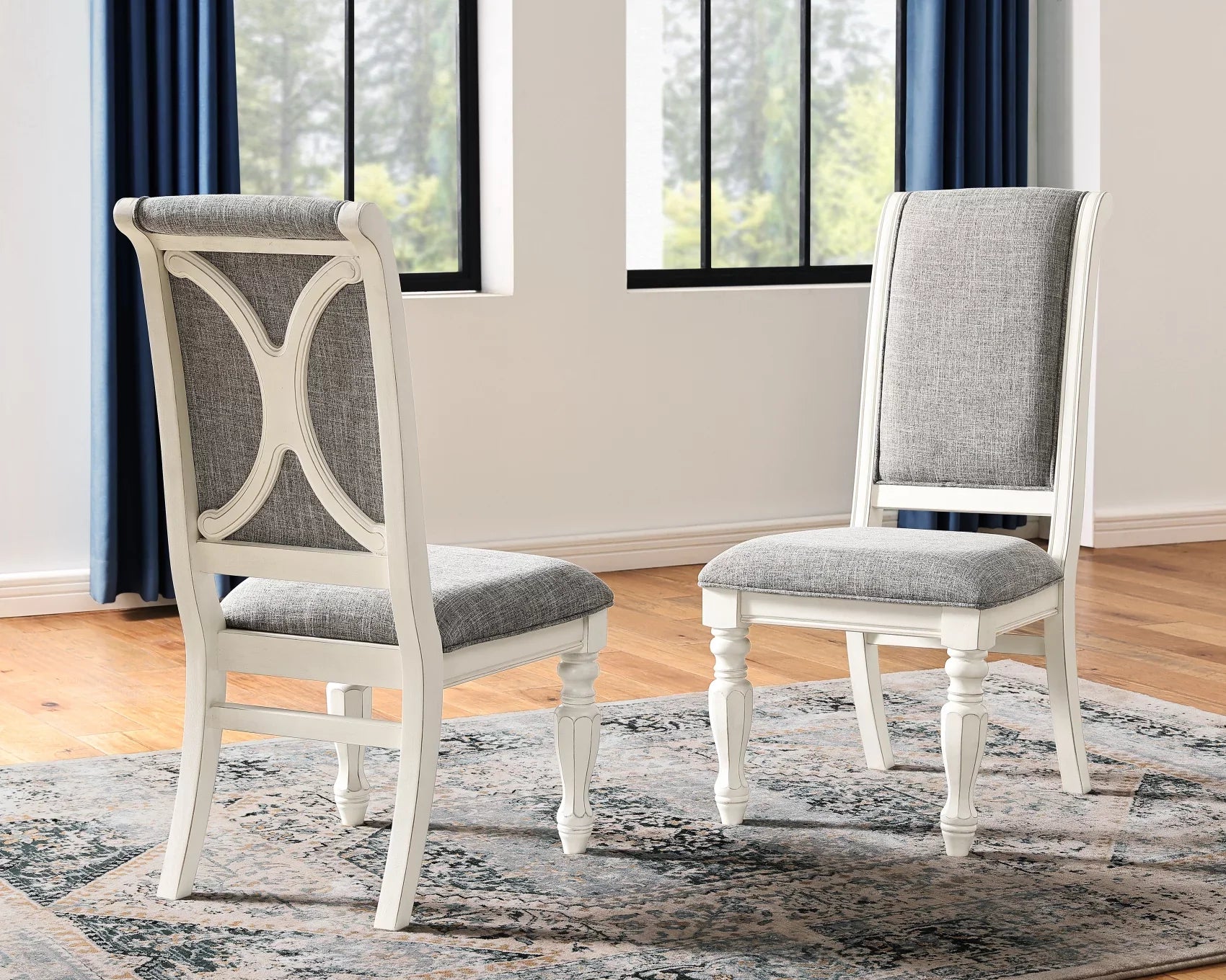Country White Weathered Oak Belleza Finish French Set Furniture Roundhill and Antique Dining 5-Piece in