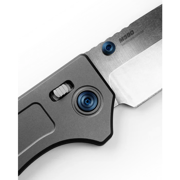3.43-Inch Folding Blade Titanium M390 Narrows Knife Handle Steel 748 Benchmade