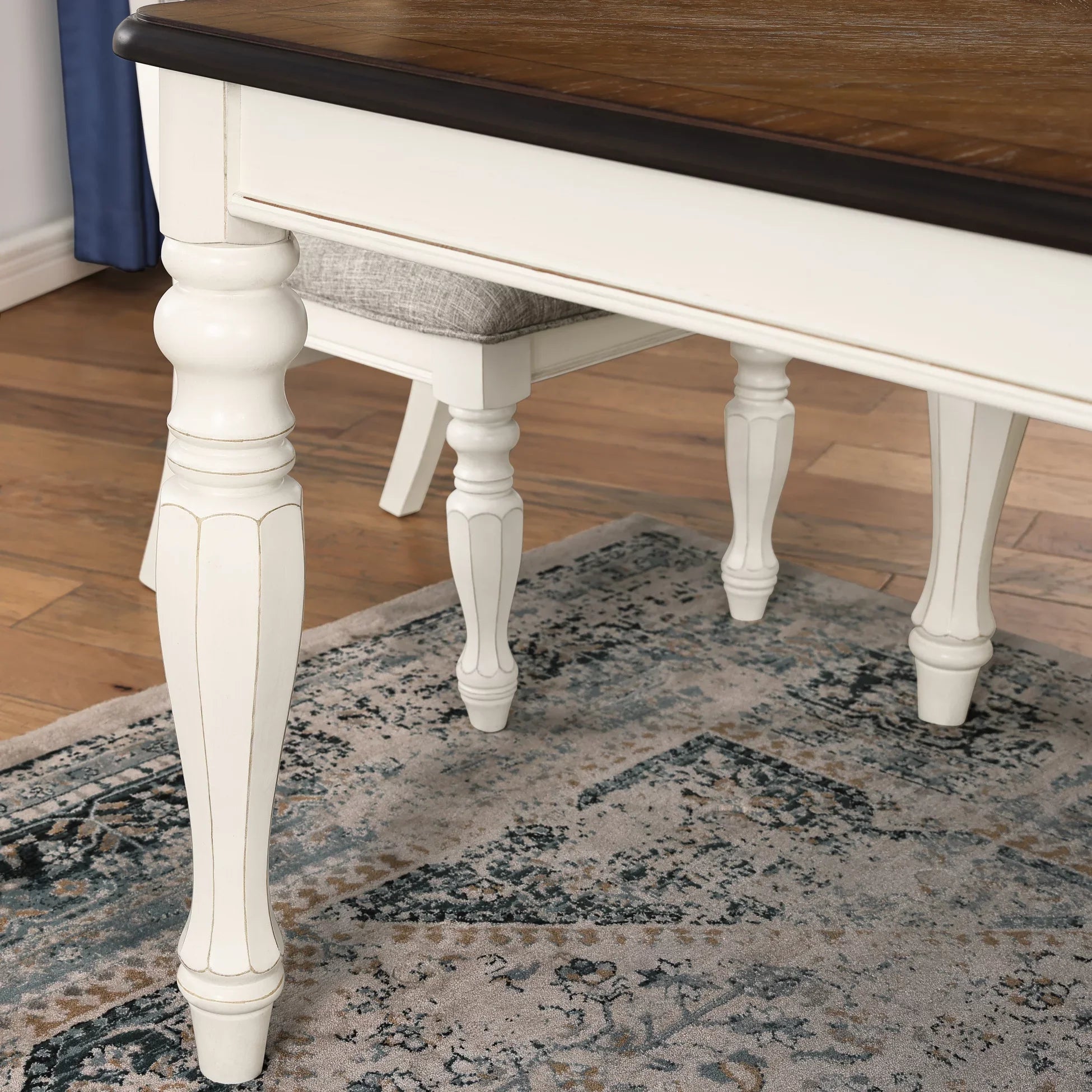 Country White Weathered Oak Belleza Finish French Set Furniture Roundhill and Antique Dining 5-Piece in